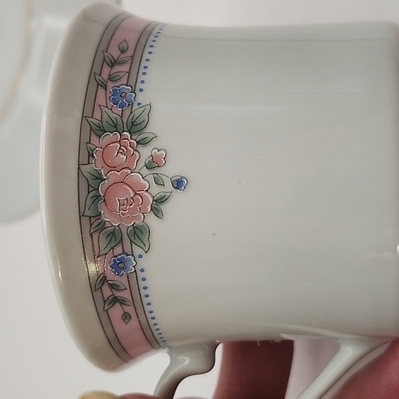 Vintage China Tea Cup and Saucer Made in China - Picture 10 of 12